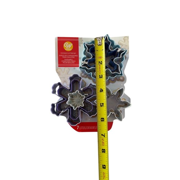 Wilton Snowflake Cookie Cutter Set 7 Piece Holiday Baking - Picture 4 of 6